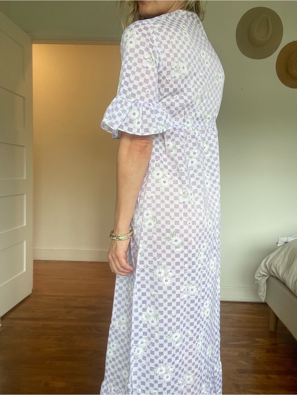 Vintage nightgown cover - Picture 2 of 3
